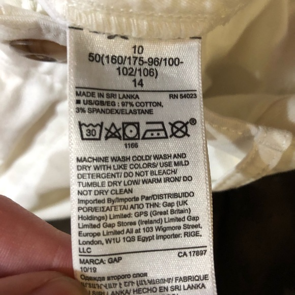 Gap 5” High Rise White Shorts - Picture 4 of 4